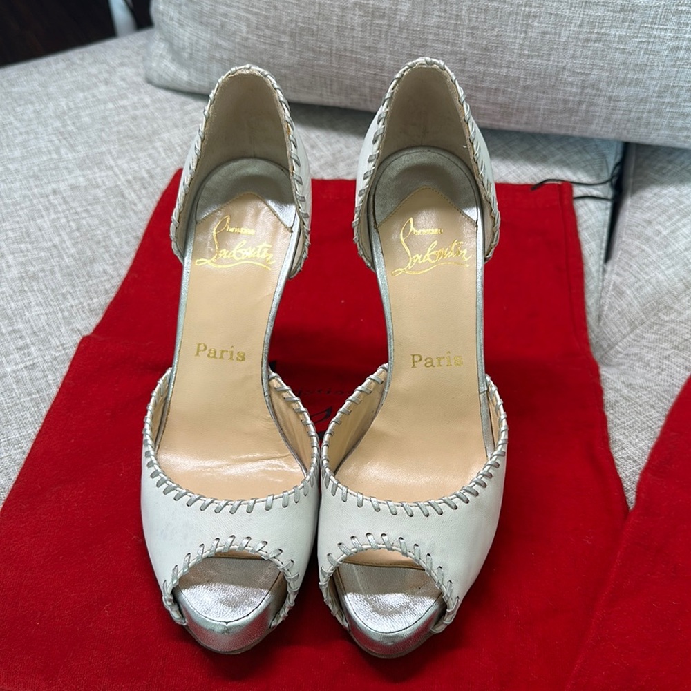 Pump Christian Louboutin white and silver